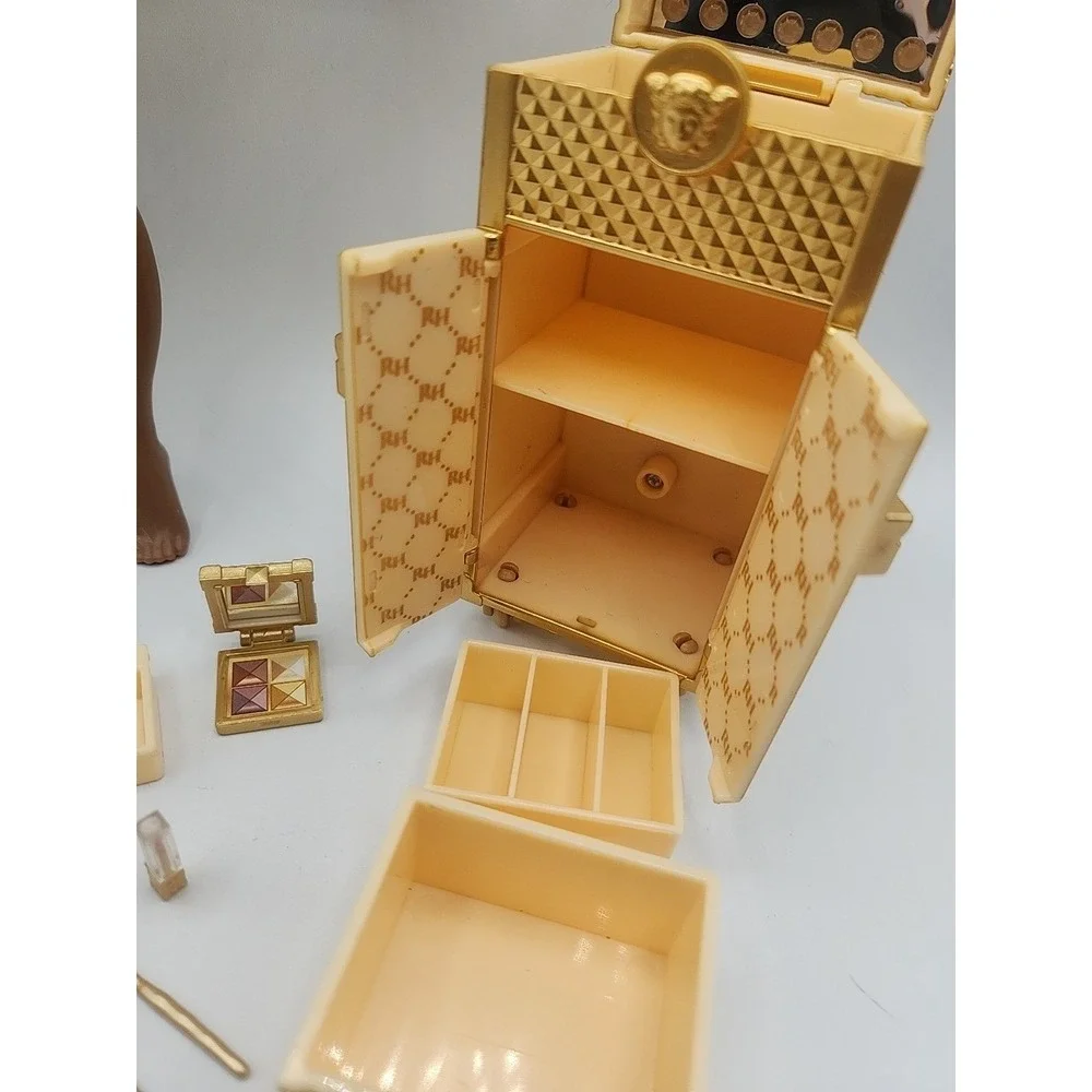 Rainbow High Meline Luxe Doll Rainbow Vision Gold Dress & Vanity Trunk Set